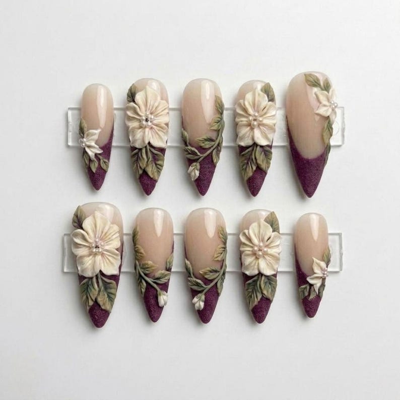 3D Flower Press On Nails, Plum Purple Textured French Tip Nails, Luxury Hand Sculpted Floral False Nails, Vintage Cottagecore Art Custom immagine 3