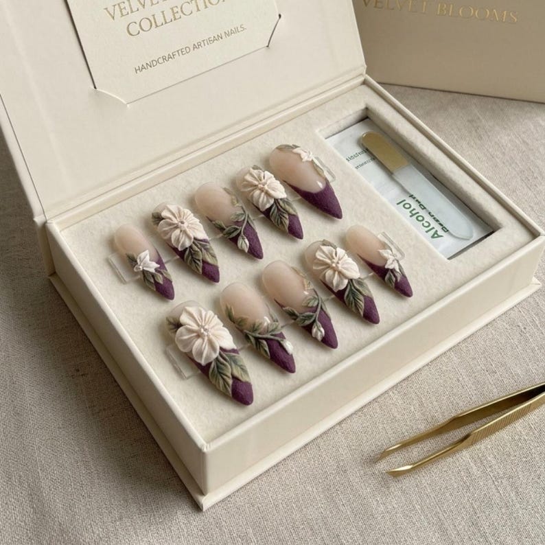 3D Flower Press On Nails, Plum Purple Textured French Tip Nails, Luxury Hand Sculpted Floral False Nails, Vintage Cottagecore Art Custom immagine 4