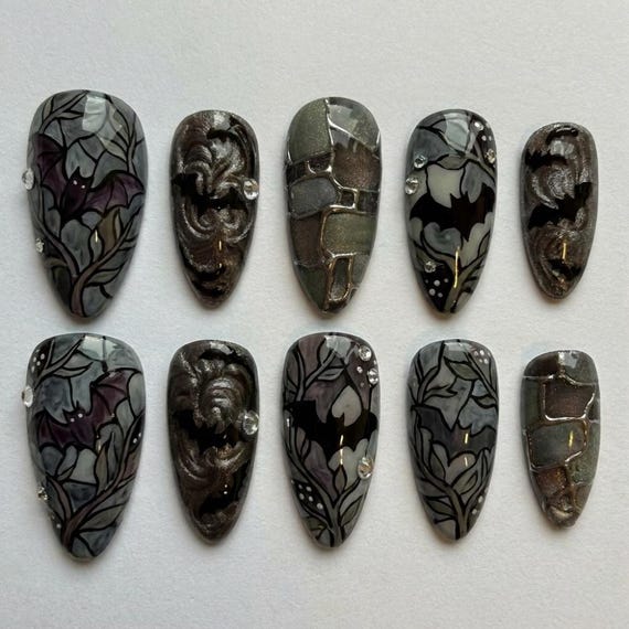20 Halloween Nail Ideas With Ghosts, Bats and Spooky Details 21 Gothic Cathedral Bats