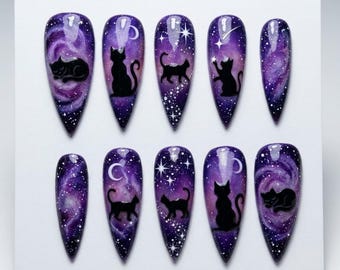 Faux ongles Cosmic Cat | Motif chat noir et étoile filante peint à la main | Ongles à coller style stiletto galaxie violette V0303