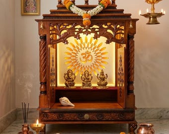 Mandir per la preghiera in legno con cassetto, dipinto a mano, con finitura naturale lucida color noce.