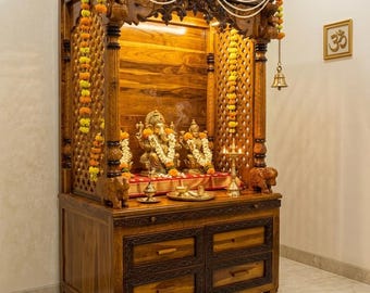 Mandir per la preghiera in legno con cassetto, dipinto a mano, con finitura naturale lucida color noce.