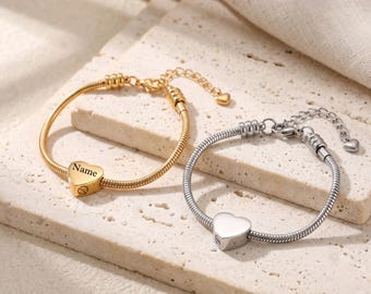 Braccialetto a forma di cuore personalizzato per ceneri, braccialetto minimalista da donna con iniziale incisa, braccialetto delicato personalizzato con nome