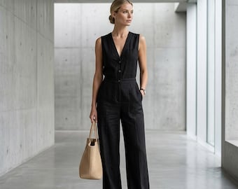 This soft, natural linen sleeveless jumpsuit is a versatile and casual bohemian-style jumpsuit, perfect for vacation wear.