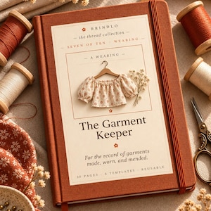 Peut inclure: Un carnet couleur rouille intitulé The Garment Keeper avec une étiquette crème illustrée d'un chemisier à fleurs. Le texte de couverture indique Brindlo, the thread collection, Seven of Ten Wearing, A Wearing, 30 pages, 6 templates, reusable.