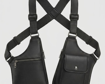 Peut inclure: Un harnais de poitrine noir à double pochette avec des sangles élastiques réglables qui se croisent dans le dos. La pochette gauche possède une poche zippée horizontale, tandis que la droite présente une poche à rabat avec bouton-pression.
