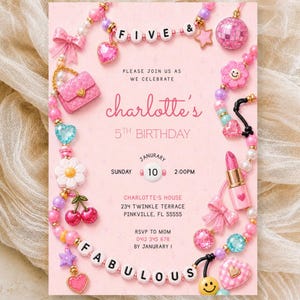 Puede incluir: Una tarjeta de invitación de cumpleaños rosa con un borde de cuentas coloridas, dijes y el texto: FIVE & CHARLOTTE'S 5TH BIRTHDAY, SUNDAY JANUARY 10 2:00PM, CHARLOTTE'S HOUSE 234 TWINKLE TERRACE PINKVILLE, FL 55555, RSVP TO MOM 0412 345 678.