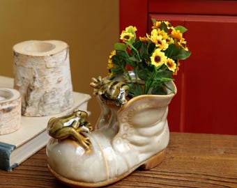 Ceramic Frog Shoe Planter: Whimsical Cottagecore Hydroponic Vase, Desk Decor (19.5x11x13 cm)
