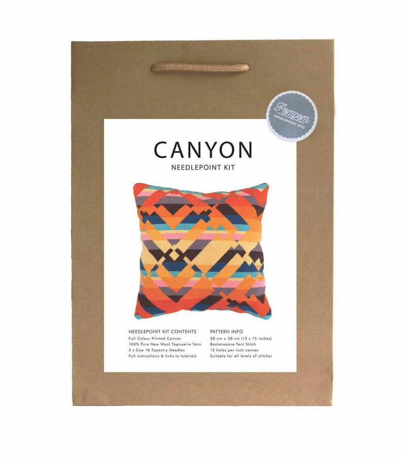 Puede incluir: Un kit de punto de aguja con un patr&oacute;n geom&eacute;trico colorido en el lienzo. El kit incluye un lienzo impreso, hilo, agujas e instrucciones. El patr&oacute;n se llama "Canyon".