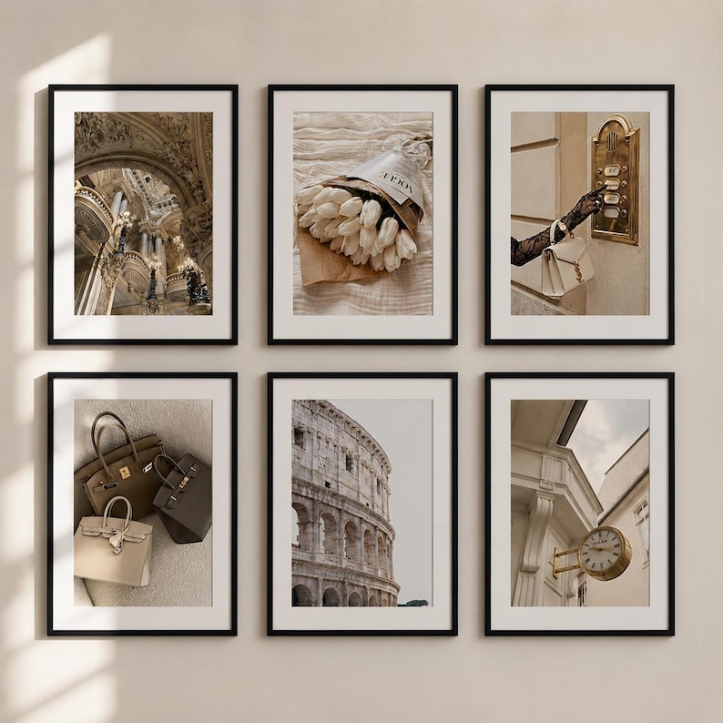 Puede incluir: Un conjunto de seis l&aacute;minas enmarcadas con fotograf&iacute;as en tonos neutros. Las im&aacute;genes incluyen un interior arquitect&oacute;nico ornamentado, un ramo de tulipanes blancos, una mano presionando un interfono de lat&oacute;n, tres bolsos de cuero, el Coliseo y un reloj de calle.