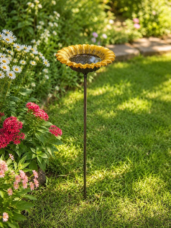 Sunflower Bird Bath Stake, Cast Iron Flower Bird Feeder, Outdoor Garden Water Dish, Rustic Yard Decor, Bird Lover Gift for Patio Lawn Decor