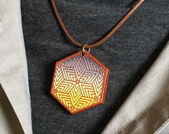 Hanger ketting concentrische driehoeken geometrisch patroon laser gesneden kleur fade gradiënt regenboog handgeschilderd goud zilver of koper