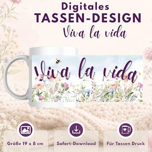 Könnte beinhalten: Weiße Keramik-Tasse mit dem Schriftzug "Viva la vida" in lila Schrift, einer Biene und einem floralen Design. Die Tasse ist 19 cm breit und 8 cm hoch. Das Bild enthält auch den Text "Digital Tassen-Design".