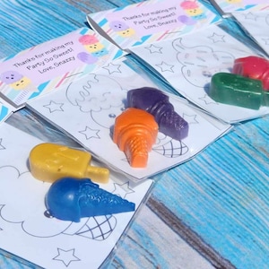 Puede incluir: Un conjunto de cuatro p&aacute;ginas para colorear con tem&aacute;tica de helados con crayones. Cada p&aacute;gina presenta un helado diferente y el texto "&iexcl;Gracias por hacer mi fiesta tan dulce! Con cari&ntilde;o, Snazzy".