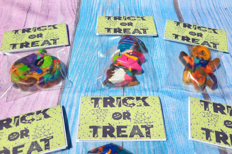 Halloween Coloring Kits , Party Favors, Trick or Treat, Halloween party favors, Crayons, Halloween Crayons, Trick Or Treat Favors image 5