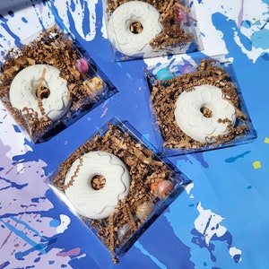 Doughnut Paint Your Own Kits – Kids Birthday Party Favors, DIY Plaster Painting Activity, Sweet Treat Art Gift