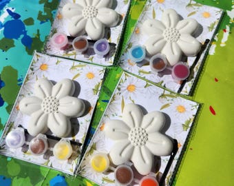 Daisy Flower Paint Kit – Birthday Party Favors – DIY Painting Activity – Spring Party Gifts –  Flower-Themed Party Bag