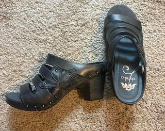 VTG Y2K Dansko Nigella Black leather clog heels with butterfly design