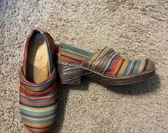 VTG B.o.c. Whimsical multicoloured striped clogs , 7.5