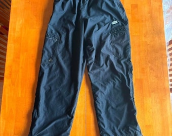 VTG 90s Nike black cargo pants with adjustable waist and pockets