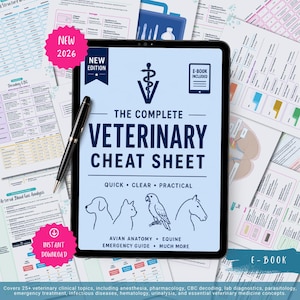 Könnte beinhalten: Ein digitales Tablet mit "The Complete Veterinary Cheat Sheet" und dem Text "Quick, Clear, Practical". Das Bild enthält Illustrationen eines Hundes, einer Katze, eines Vogels und eines Pferdes. Ein Stift liegt auf dem Tablet, umgeben von gedruckten veterinärmedizinischen Referenzmaterialien.