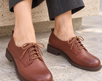 Coffee Brown Leather Round-Toe Derby Shoes for Women, Classic Lace-Ups with Low Heel and Rear Pull Tabs