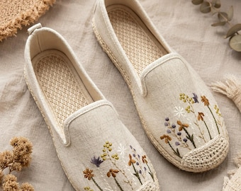 Handgeborduurde linnen espadrilles voor dames, boho instapschoenen voor de zomer, canvas loafers met wilde bloemenprint, handgemaakte cottagecore schoenen, cadeau