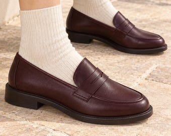 Damen-Penny-Loafer in Kaffeebraun, runde Leder-Slipper mit erhöhter Vorderkappe und niedrigem Absatz