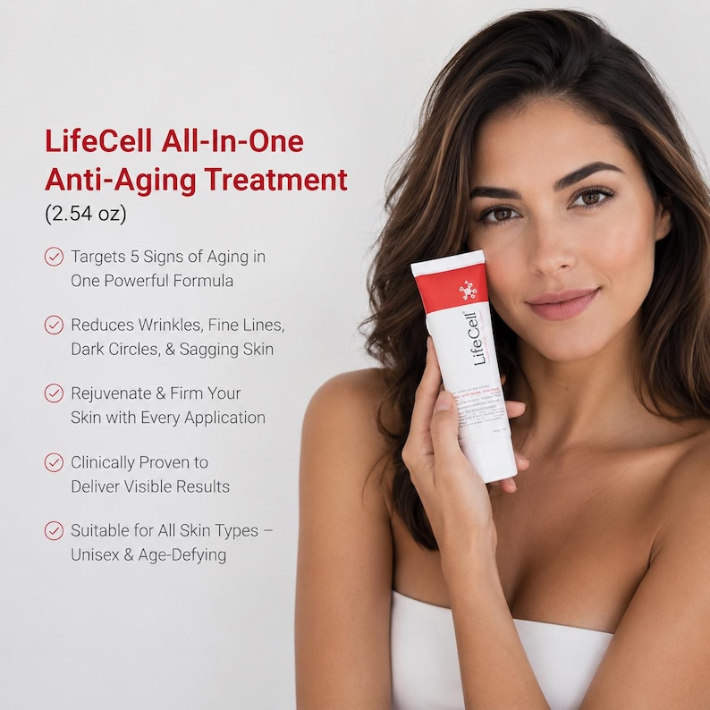 Pu&ograve; includere: Una donna tiene in mano un tubetto bianco e rosso di LifeCell All-In-One Anti-Aging Treatment (72 g). L'etichetta del prodotto &egrave; visibile. Il testo a sinistra elenca i benefici: riduce le rughe, rassoda la pelle ed &egrave; adatto a tutti i tipi di pelle.