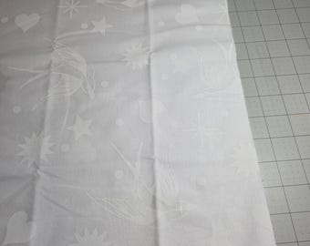 Tissu Tula rose, flocons de fées en papier (blanc) - 22" x coupe WOF