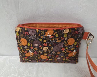 Lewis & Irene's A Winter Nap avec dragonne/sac à glissière en tissu