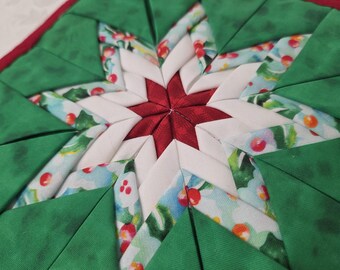 Manique en tissu pliée sur le thème de Noël