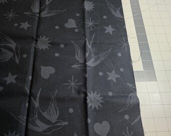 Tissu Tula rose, flocons de fées, encre (noir) - 22" x coupe WOF