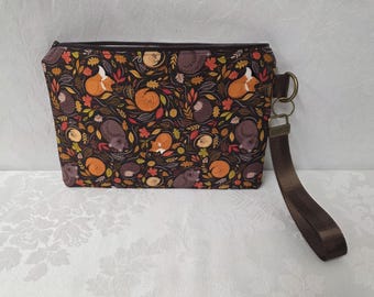 Lewis & Irene's A Winter Nap avec dragonne/sac à glissière en tissu