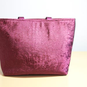 Bolso de mano hecho a mano - tejido con textura animal burdeos/vino