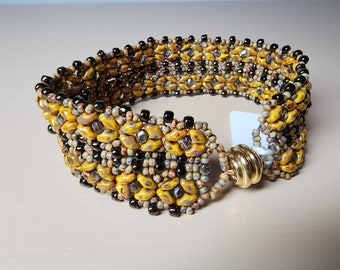 Beaded Bracelet - Lemon and beige picasso finish beads
