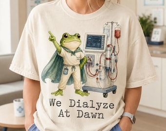 Chemise drôle d'infirmière de dialyse que nous dialysons à l'aube T-shirt de couleurs de confort, cadeau d'humour de néphrologie, t-shirt graphique de grenouille