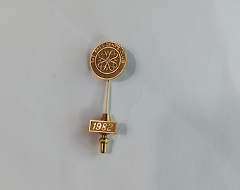 Signed Avon 1982 President's Club Award Stick Pin – Gold Tone Signed, Avon Collectible Representative Memorabilia, Advertising Gift