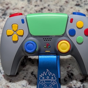Mando inalámbrico DualSense personalizado para PlayStation 5 con construcción totalmente nueva que incluye TMR y tema inspirado en la GameCube retro/30.º aniversario.