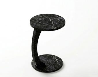 Tavolino laterale moderno a forma di C in marmo nero, tavolino rotondo da divano per soggiorno, tavolo con gambe curve smontabili, supporto salvaspazio per laptop, MDF