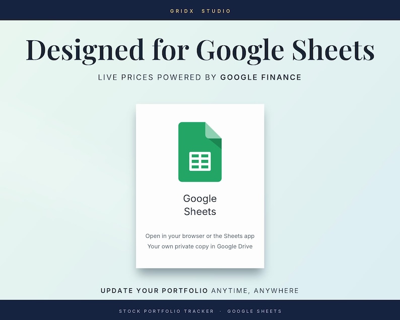 Puede incluir: Una plantilla digital de seguimiento de cartera de acciones para Google Sheets de GRIDX STUDIO. El gr&aacute;fico muestra el logo de Google Sheets, el texto Designed for Google Sheets, Live prices powered by Google Finance y Update your portfolio anytime, anywhere.