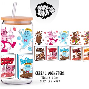 Peut inclure: Une canette en verre transparente avec un couvercle et une paille en bambou, ornée d'un motif coloré "Cereal Monsters". Le design comprend des personnages de dessins animés et des illustrations de boîtes de céréales. Le texte "Cereal Monsters 16oz & 20oz Glass Can Wrap" est également visible.
