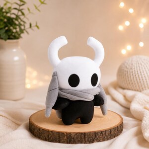 Hollow Knight Plyschset – Knight & Boss Plyschdjur, Silksong-inspirerade gosedjur, Indie-spelsamlarobjekt, Söt spelpresent, Plyschleksak Knight