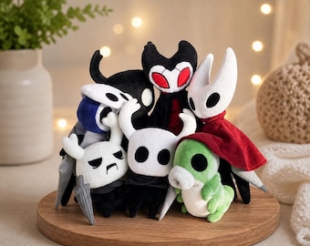 Hollow Knight Plush Set – Knight & Boss Plushies, Silksong Inspired Stuffed Characters, Indie Game Collectible, Cute Gamer Gift, Plush Toy
