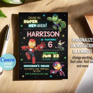 K&ouml;nnte beinhalten: Schwarze Einladungskarte mit Superhelden-Illustrationen und Text. Die Einladung k&uuml;ndigt eine Geburtstagsfeier f&uuml;r Harrison an, der 6 Jahre alt wird, am 22. Juni. Der Text lautet: "Calling All Super Heroes!"