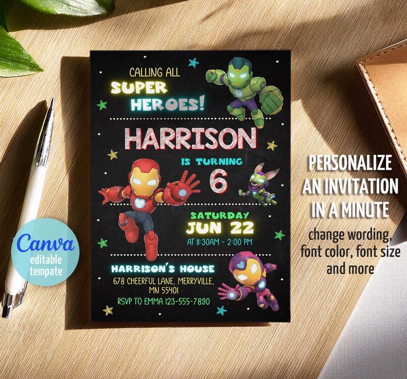 K&ouml;nnte beinhalten: Schwarze Einladungskarte mit Superhelden-Illustrationen und Text. Die Einladung k&uuml;ndigt eine Geburtstagsfeier f&uuml;r Harrison an, der 6 Jahre alt wird, am 22. Juni. Der Text lautet: "Calling All Super Heroes!"