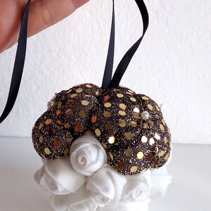 Golden Christmas tree decoration Xmas ball with fabric flowers