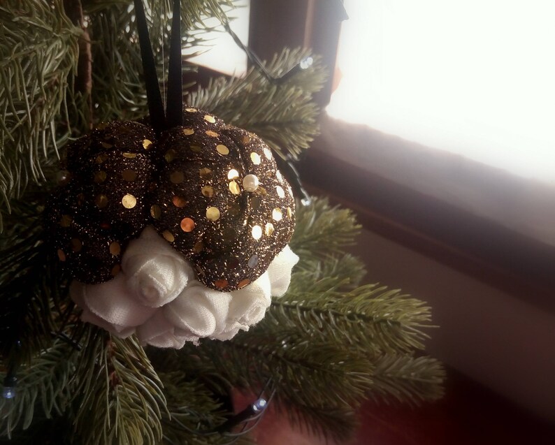 Gold Christmas tree decoration Xmas ball with fabric flowers