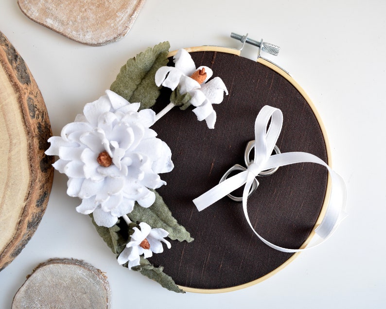 RING HOLDER with white flower, Embroidery hoop, Alternative ring pillow, floral ring pillow, rustic wedding ring box, romantic wedding