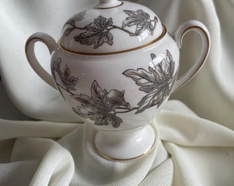 Vintage Wedgwood Ashford Lidded Sugar Bowl – Grey Leaf Gold Trim Bone China